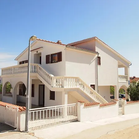 Bunari Lägenhet Tribalj